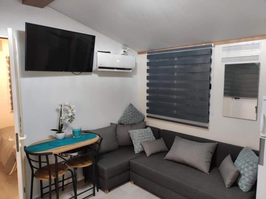 Dalmacia Mobile Homes And Caravans At The Beach بريفلاكا المظهر الخارجي الصورة