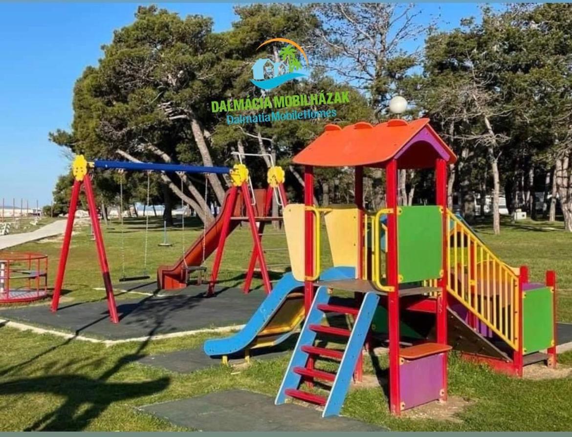 Dalmacia Mobile Homes And Caravans At The Beach بريفلاكا المظهر الخارجي الصورة